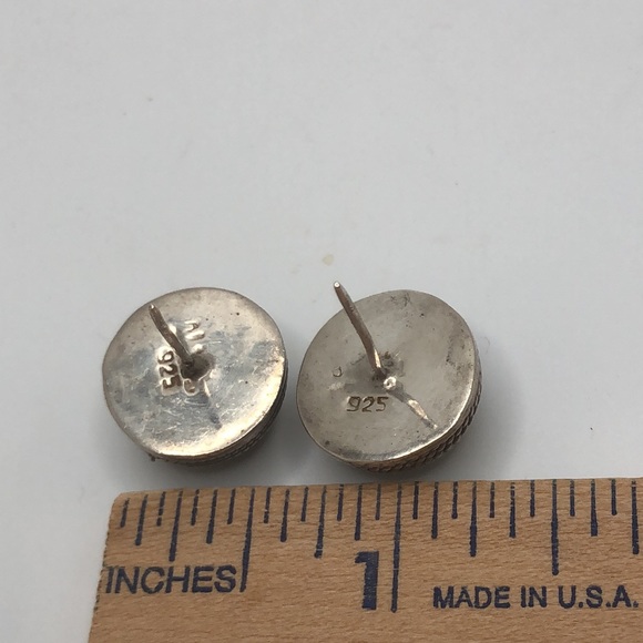 Vintage Bee Hive Design Studs Earrings 925 Sterling mark - Picture 3 of 7